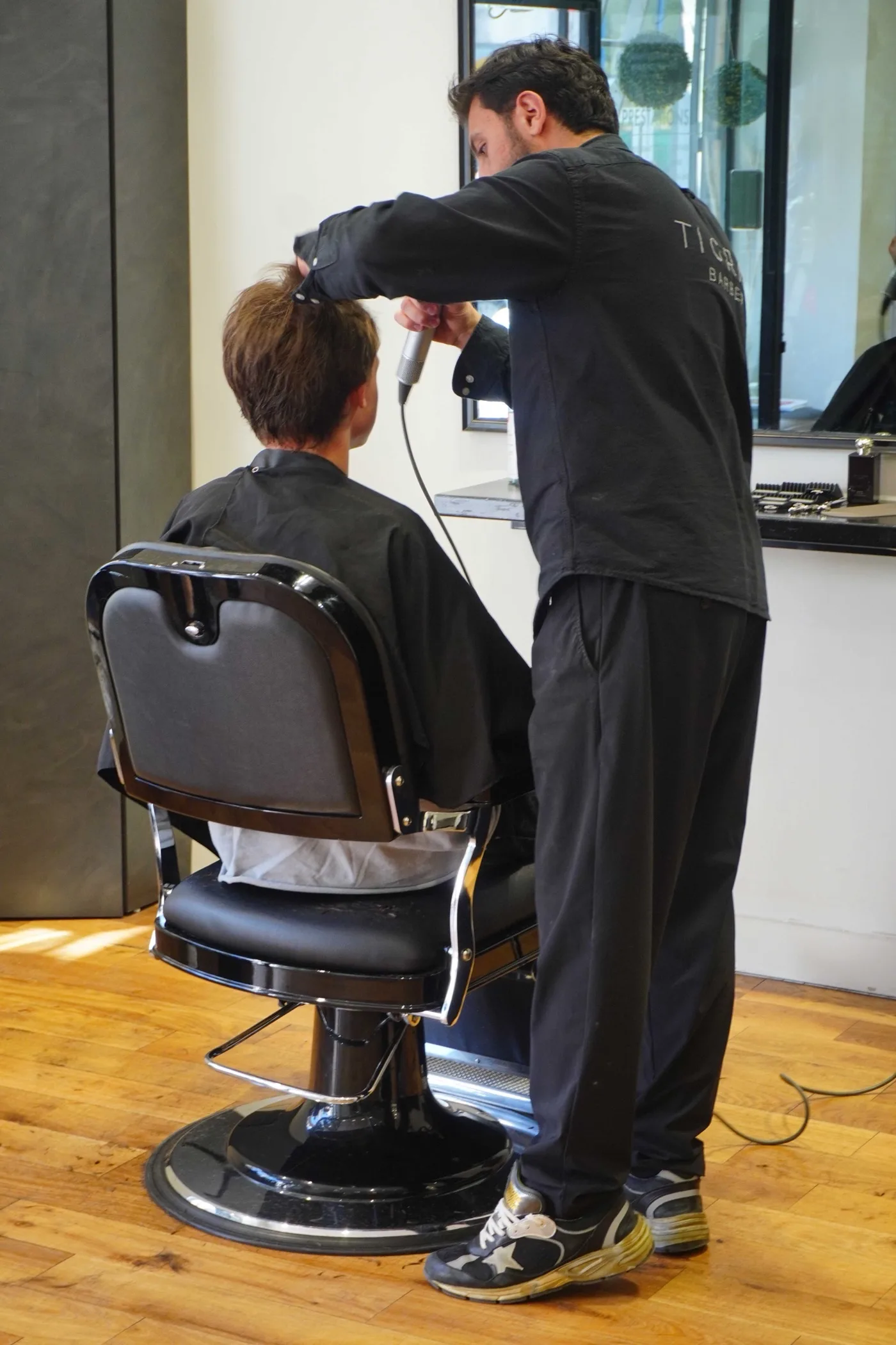 Tigran, barbier fondateur, dans le salon TIGRAN Barber à Marseille 13008